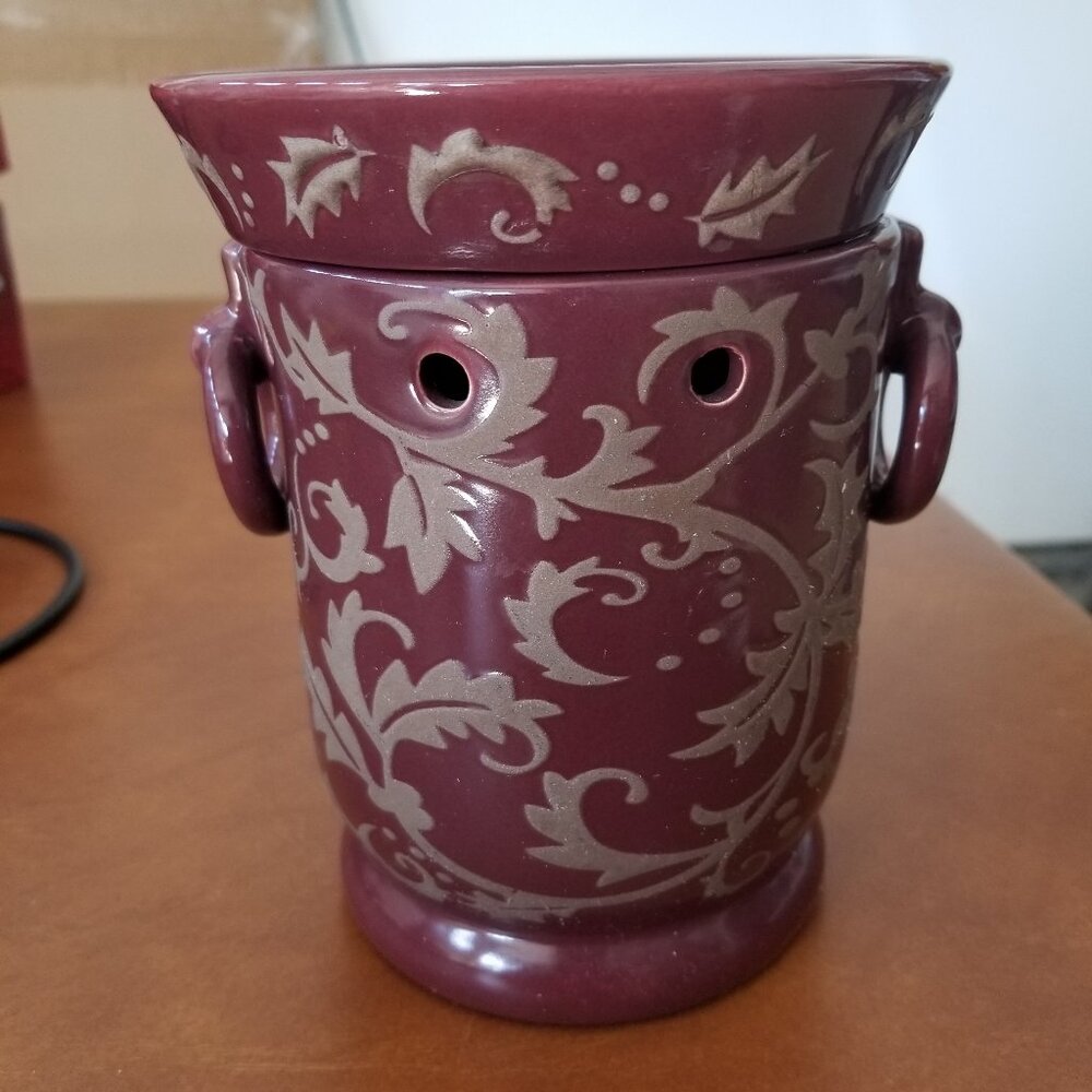 Scentsy Wax Warmer - Plum Garland - Picture 1 of 5
